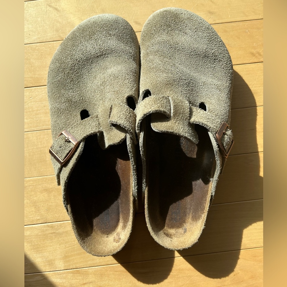 Birkenstock Boston Clogs in Taupe Regular Width